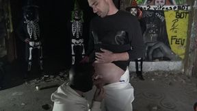 mec baise snas capote en public pendant la nuit d halloween