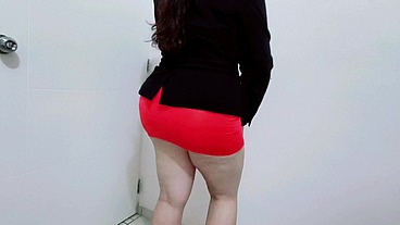 secretaria culona en mini falda se quita toda la ropa en la oficina y deja que le graben su ano bien abiero le llenan la vagina de semen