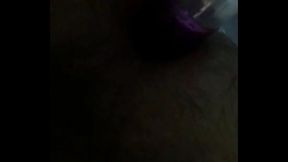 Brincando com o tubo de kmed no cu