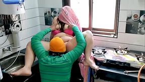 Husband eating chubby wife'_s pussy in the kitchen.