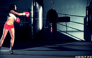 Boxer girl aryana augustine hitting the bag in the gym