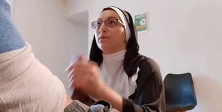 le phantasme de se faire sucer par une nonne