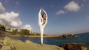 Elegnant Contortionist In White Spandex - Watch4Fetish