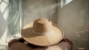 Fertile 35 Year Old Hot Mom Begs For Young Neighbor'_s Cum In Her Backyard [AI]