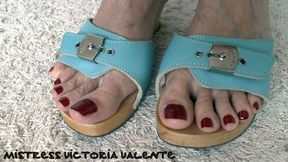 Wooden mules, sexy feet with red painted toenails, Lady Victoria Valente
