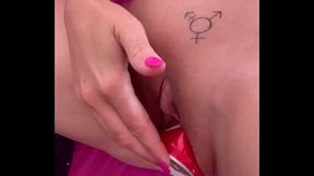 Je me fais du bien avec un gros objet du quotidien !!!!J'_ai la chatte bien ...