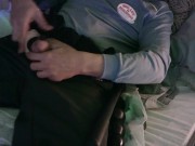 grilletes apretando mis huevos, vigilante de seguridad