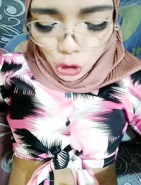 Indonesian hijab shemale cum and eat it