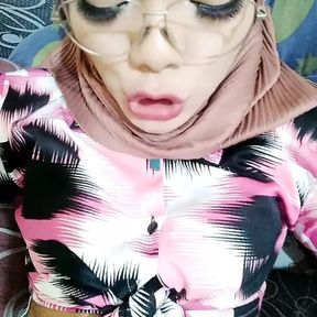 Indonesian hijab shemale cum and eat it