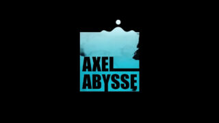 Axel Abysse frönt extremer Selbstbefriedigung mit seinem prallen Po.