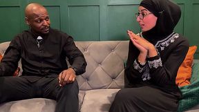 Hijab slut spreads her legs wide when she sees a pastor