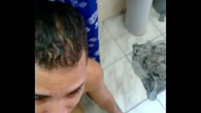 Mamando um novinho e tomando leite na cara.