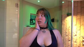 novia vs amiga loca, quien la chupa mejor?