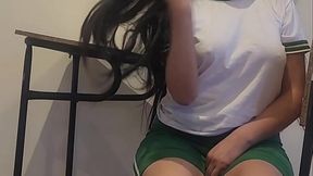joven mexicana de escuela espera en el salon de clases para que le metan la verga. Casero real con compa&ntilde_ero de escuela. Cogiendo despu&eacute_s de Clase de Educaci&oacute_n F&iacute_sica (SHEER COMPLETE VIDEO)