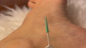 Three minute ankle pulse video highlighted by a toothpick bouncing in rhythm with my heart