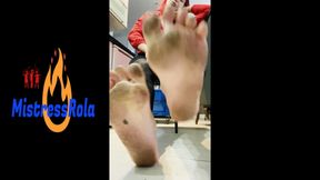 dirty feet wanna lick it ?