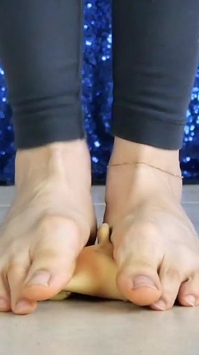 Asmr Crush Barefeet: Piglet