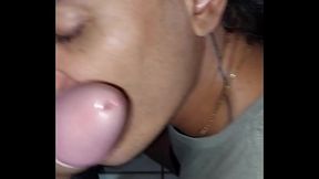 Novinho safado que trabalha comigo exibindo a pica pra me comer e botar pra mamar