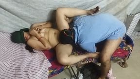 Bra seller ne bhabhi ko pel diya full enjoying with saleman