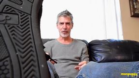 DILF Richard Lennox Show Off His Bare Feet