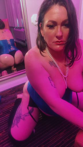 SanDiego8383 Edges herself in front of a man she just met off camera in this tease and denial