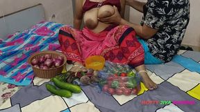 XXX Bhojpuri Bhabhi, While Selling Vegetables, Showing off Her Fat Nipples, Got Chuckled by the Customer!