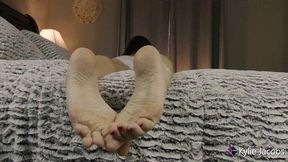 Close Up Barefoot Foot Wiggling - Kylie Jacobsx - WMV 1080p HD