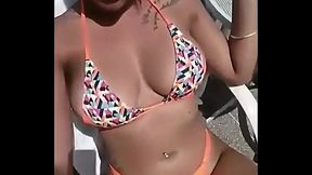 La m&aacute_s puta de mis primas me manda las tetas por whats