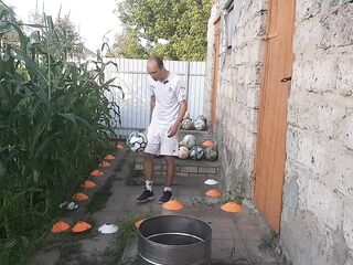 Malvina the cat and I are playing barrel ball
