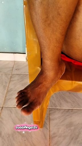 Sri Lankan girl showing pussy