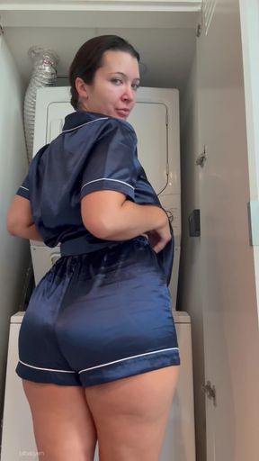 MILF shows off her big ass on OnlyFans