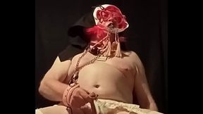 Solo BDSM spel met wasknijpers