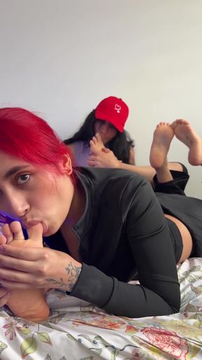 Teen with cute feet shows off her tits in a flirty video.