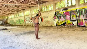 Empress Bella punishes toy-like slave in leather