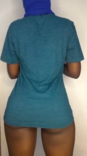 Ebony twerks ass in blue