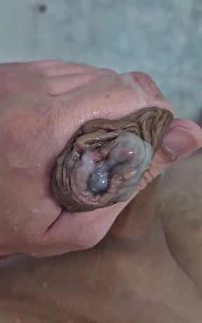 Wank and Cum in the Bath