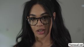 Lucky electrician fucks the TS stepteen of client