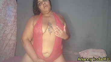 My husband wasn't coming with me, so I went to make myself cum alone