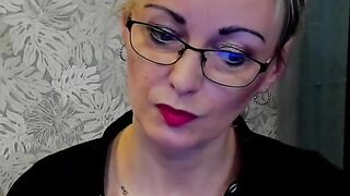 Amateur blonde German MILF LUXvanessa poses on webcam