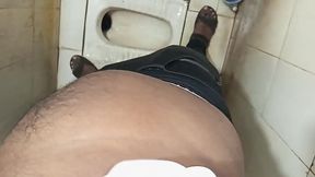 Desi Pissing Video