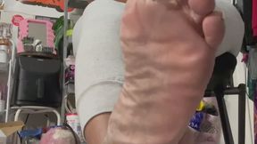 Guess Who’s Feet Stink Again - Queensizesexyfeet