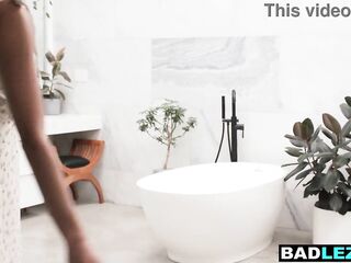 Skinny black realtor screw breasty lesbo mother I'd like to fuck client with ding-dong