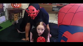 Orgia de Halloween no cemit&eacute_rio