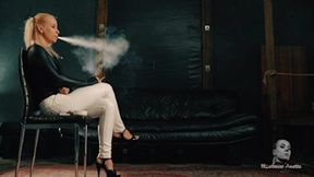 Rich smoke in her lungs FHD MP4