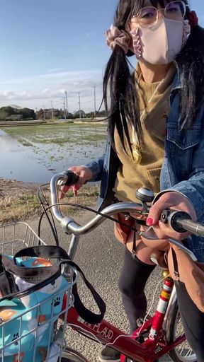 No142 Cycling with a rotor set on the road
