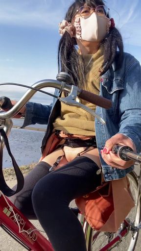 No142 Cycling with a rotor set on the road