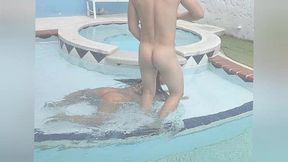 todos necesitamos a la mama de mi amigo. acepte su invitacion porque es muy caliente y zorra !