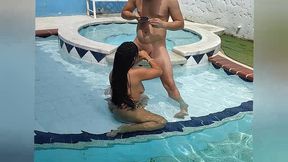 todos necesitamos a la mama de mi amigo. acepte su invitacion porque es muy caliente y zorra !