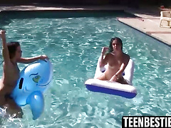 Barely legal babes get fingered and licked by their bestie