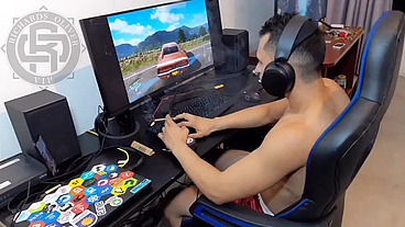 Tava jogando de boa, quando minha vizinha apareci querendo sexo